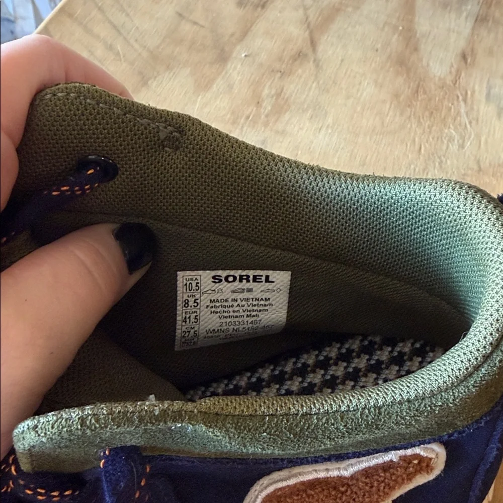 Sorel size 10.5 out n about boot - Picture 4 of 5